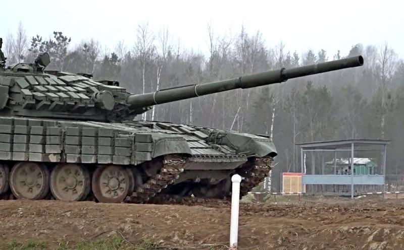 Xe tăng Nga cũng đang bắn đạn pháo Uran nghèo như Mỹ