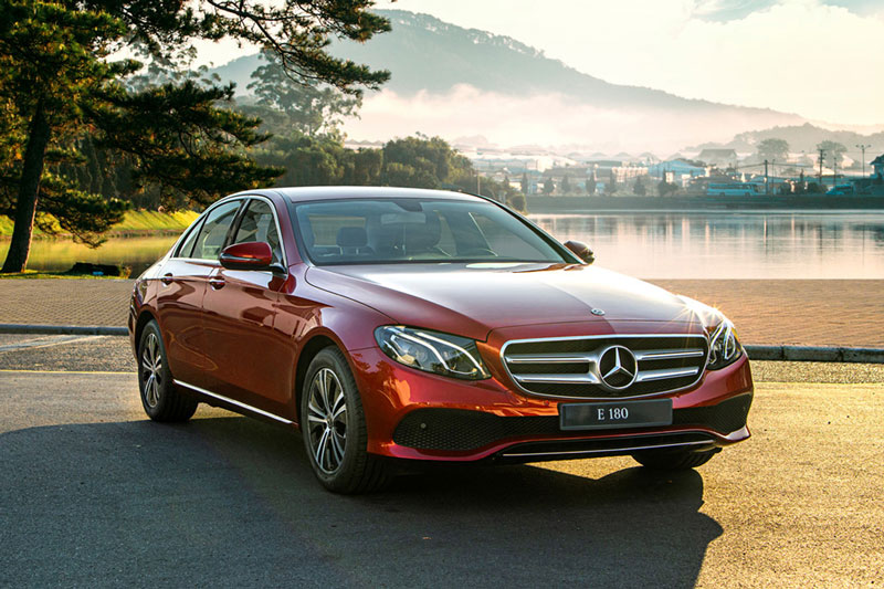 Chi tiết Mercedes-Benz E 180 tại Việt Nam