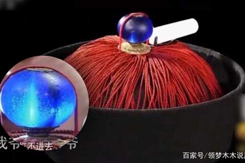 Chàng trai mang chiếc mũ của tổ tiên đi thẩm định - Chuyên gia dùng đèn soi đá, nhận ra bảo vật trong dân gian