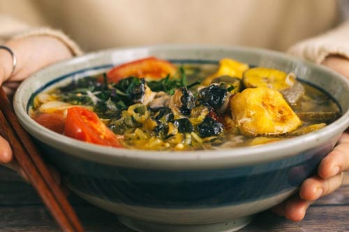 Làm bún riêu ốc đúng vị quê nhà đãi cả gia đình