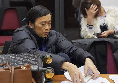 Hoài Linh tiều tuỵ đi diễn