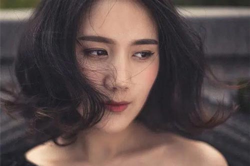 Anh trai vừa cưới vợ được 1 tháng thì mẹ bỗng xin đến ở với vợ chồng tôi, khi bà lúng túng kể lý do, tôi sốc đến "cạn lời"