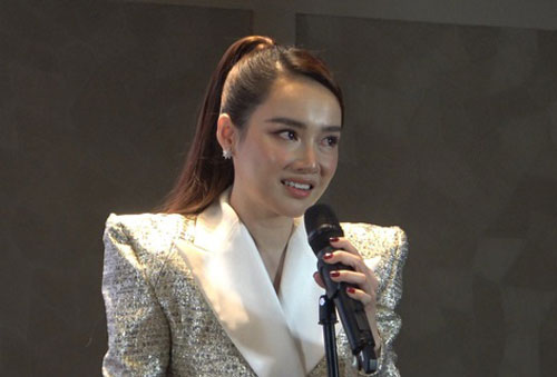 Nhã Phương bật khóc nhắc lại chuyện trầm cảm sau sinh