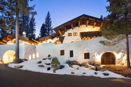 Lạ lùng ngôi nhà gỗ như phủ đầy tuyết ở Mỹ