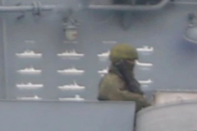 Biểu tượng lạ của tàu chiến NATO trên thân chiến hạm Nga. Ảnh: TASS.