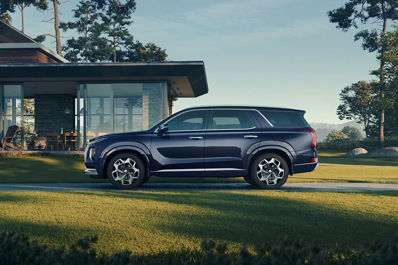 2. Hyundai Palisade 2021 (giá khởi điểm: 32.525 USD, điểm tổng thể: 8,3/10).