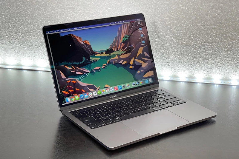 2. MacBook Pro 13 inch chip Apple M1.
