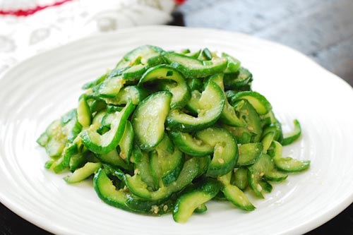 Dưa chuột xào tỏi mới lạ cho ngày đầu tuần