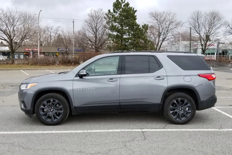 6. Chevrolet Traverse 2021 (giá khởi điểm: 29.800 USD, điểm tổng thể: 8.0/10).