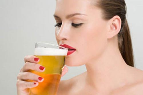 Công dụng làm đẹp bất ngờ từ đồ uống có cồn