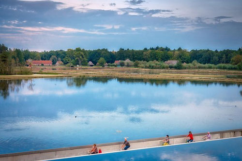 Chiêm ngưỡng con đường đạp xe xuyên qua hồ nước tuyệt đẹp ở Bỉ