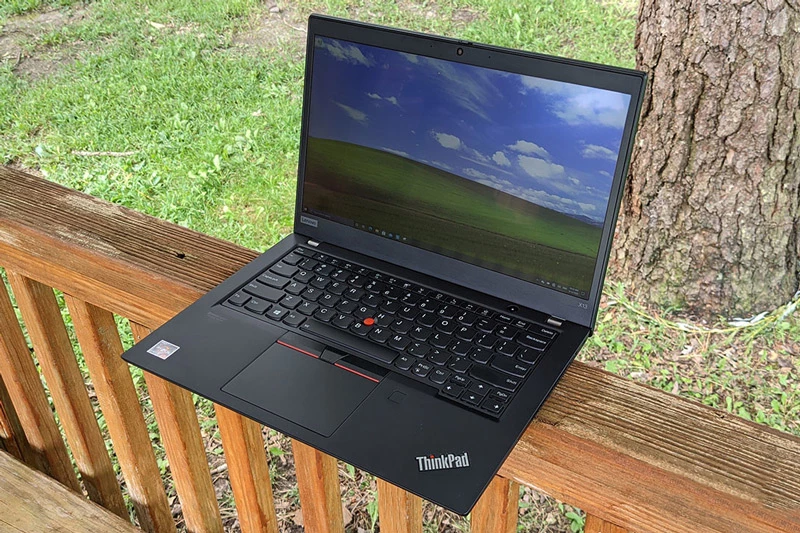 9. Lenovo ThinkPad X13 chip AMD.