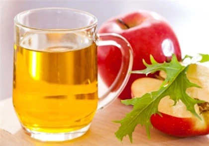 Rượu dấm táo có tác dụng tẩy da chết hiệu quả 