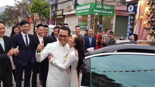 Loạt sao nam Việt lấy vợ kém hàng chục tuổi - Ảnh 8.