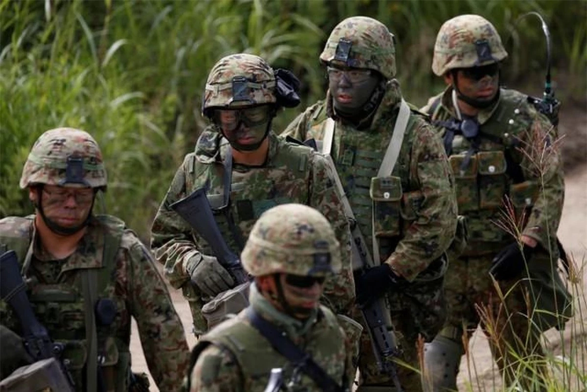 Lực lượng phòng vệ Nhật Bản tham gia tập trận chung với Thủy quân lục chiến Mỹ trong khu vực tập trận Hokudaien tại Eniwa, Hokkaido, Nhật Bản vào tháng 8/2017. Ảnh: Reuters