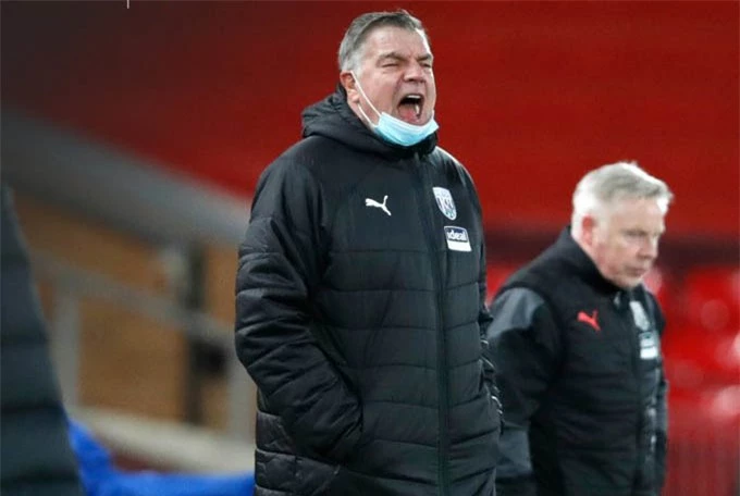 West Brom ra về với 1 điểm có công lớn của Allardyce