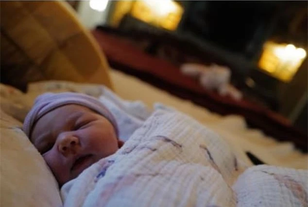 Con gái vừa chào đời của Josh Brolin và Kathryn Boyd.