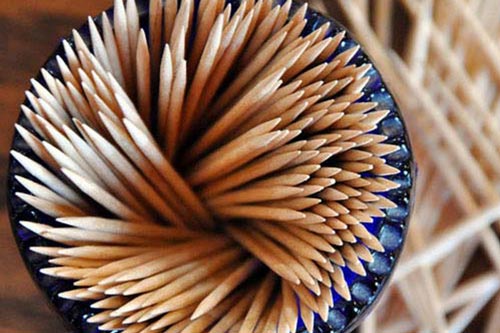 Tác hại không tưởng của việc xỉa răng không phải ai cũng biết