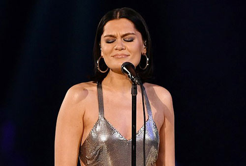 Jessie J vật lộn với bệnh rối loạn thính lực