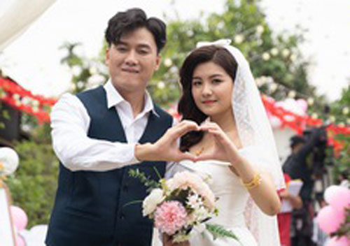 Phản ứng hài hước của bà xã Quách Ngọc Tuyên khi chồng đăng ảnh cưới với người khác