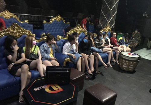 Bình Dương: Đột kích quán bar, phát hiện 55 người dương tính với ma túy