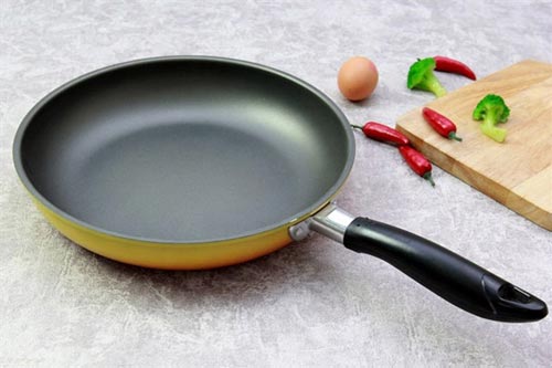 Mới mua chảo chống dính, bôi thứ này lên đảm bảo càng dùng càng bền