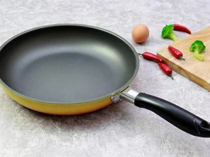 Mới mua chảo chống dính, bôi thứ này lên đảm bảo càng dùng càng bền