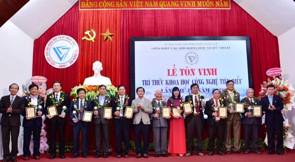 Các Trí thức Khoa học Công nghệ tiêu biểu của tỉnh Thừa Thiên Huế được tôn vinh trong năm 2020.
