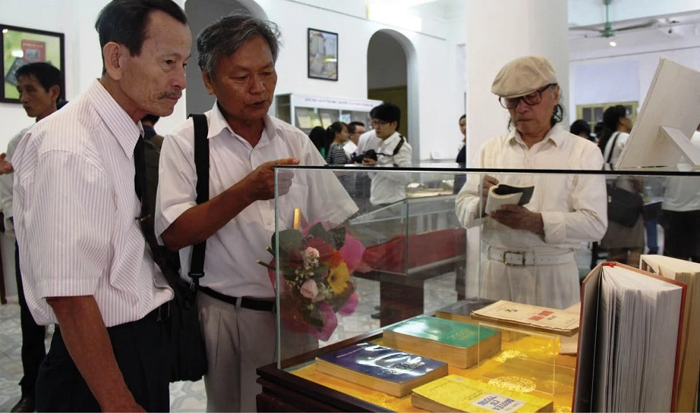 Triển lãm về những cuốn sách quý trong một lần được tổ chức tại Huế.