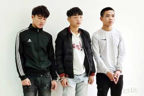 Hà Nội: Thiếu tiền đi hát karaoke, 3 gã thợ sơn cướp giật điện thoại