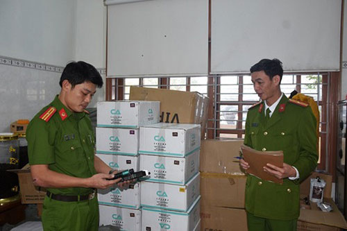 Quảng Nam: Bắt 2 xe tải chở số lượng lớn hàng ngoại nhập lậu