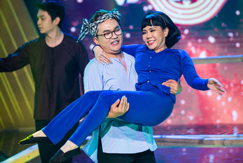 Đại Nghĩa nhấc bổng Việt Hương khi khiêu vũ