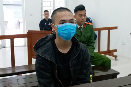 Hà Nội: Nửa đêm đi đòi nợ, bị chủ nhà cầm kiếm truy đuổi