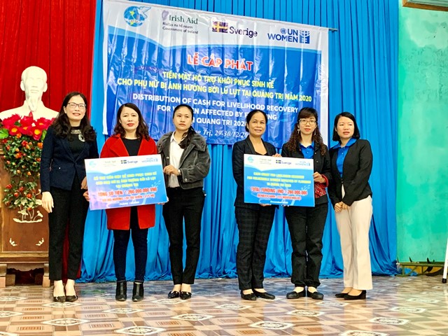 UN Women hỗ trợ 1,26 tỷ đồng cho phụ nữ chịu ảnh hưởng bởi lũ lụt tại Quảng Trị
