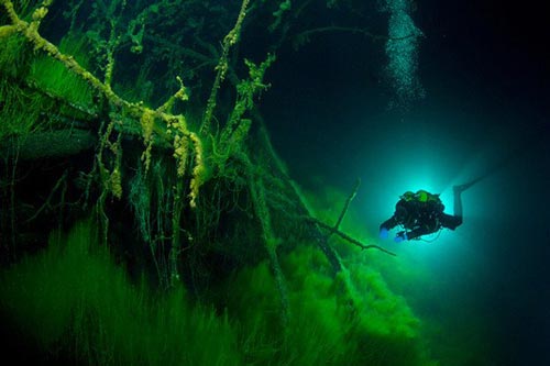 Bí ẩn đáng sợ nhất thế giới về hồ 'không có đáy' khiến nhà khoa học 'run lẩy bẩy' nghiên cứu