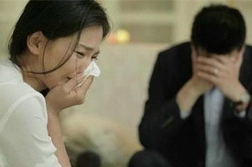 Đuổi vợ về nhà mẹ đẻ xong chồng lại đờ đẫn rồi bật khóc hối hận khi phát hiện bí mật trong chiếc laptop mà vợ để quên