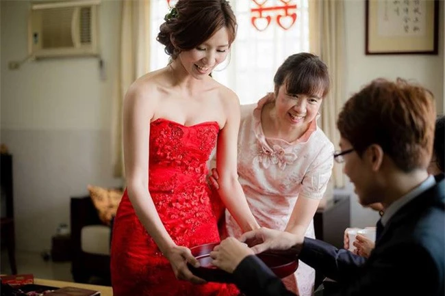 Khinh thông gia nghèo, vì chiều lòng con trai nên mới cho cưới, ngờ đâu đến ngày đón dâu mẹ chồng "hóa đá" với số của hôn môn - Ảnh 2. Khinh thông gia nghèo, vì chiều lòng con trai nên mới cho cưới, ngờ đâu đến ngày đón dâu mẹ chồng "hóa đá" với số của hôn môn - Ảnh 2.