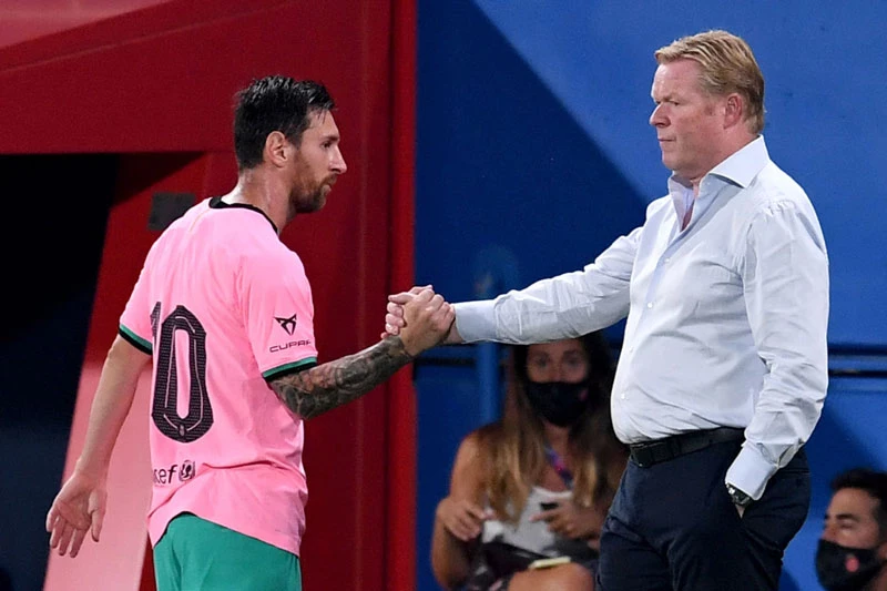 Messi và HLV Koeman.