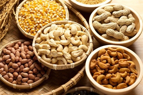Những thực phẩm tốt cho tuyến tiền liệt của phái mạnh phải kể đến các loại hạt, ngũ cốc bổ dưỡng