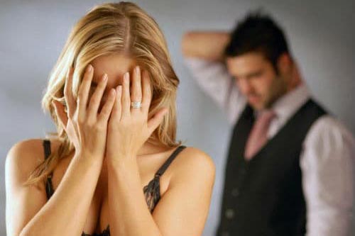 Khách sáo mời chồng cũ ở lại ăn cơm, ngờ đâu anh ngồi ăn lấy ăn để và thốt lên một câu khiến tôi choáng váng