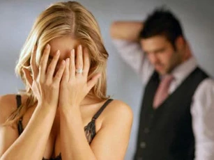 Khách sáo mời chồng cũ ở lại ăn cơm, ngờ đâu anh ngồi ăn lấy ăn để và thốt lên một câu khiến tôi choáng váng