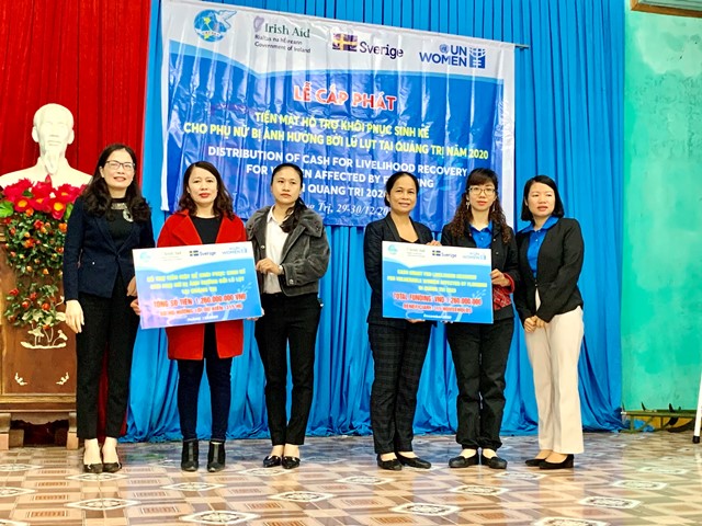 UN Women hỗ trợ 1,26 tỷ đồng cho phụ nữ chịu ảnh hưởng bới lũ lụt tại Quảng Trị