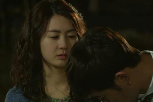 Đêm tân hôn, thấy vợ len lén ra ngoài nghe điện thoại, tôi đứng tim khi nghe được nội dung câu chuyện