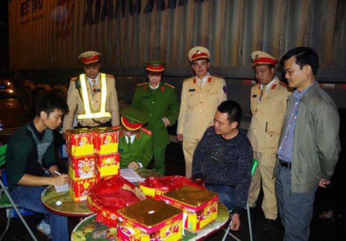 Hà Nam: Bắt hơn 10 vụ vận chuyển pháo, thu giữ gần 2 tạ pháo lậu