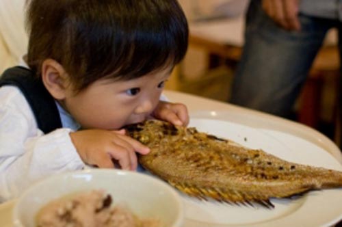 3 sai lầm khi cho trẻ ăn cá làm mất sạch dinh dưỡng, dễ nhiễm độc thủy ngân