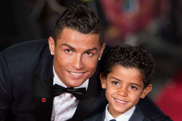 Ronaldo phiền lòng vì con trai