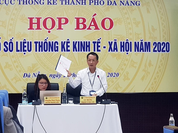 Ông Trần Văn Vũ, Cục trưởng Cục Thống kê Đà Nẵng tại cuộc họp báo ngày 29/12 công bố số liệu thống kê kinh tế - xã hội TP Đà Nẵng năm 2020