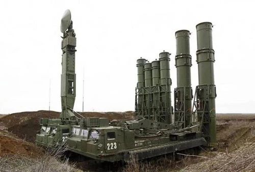 Một khẩu đội tên lửa S-400V4 của quân đội Nga