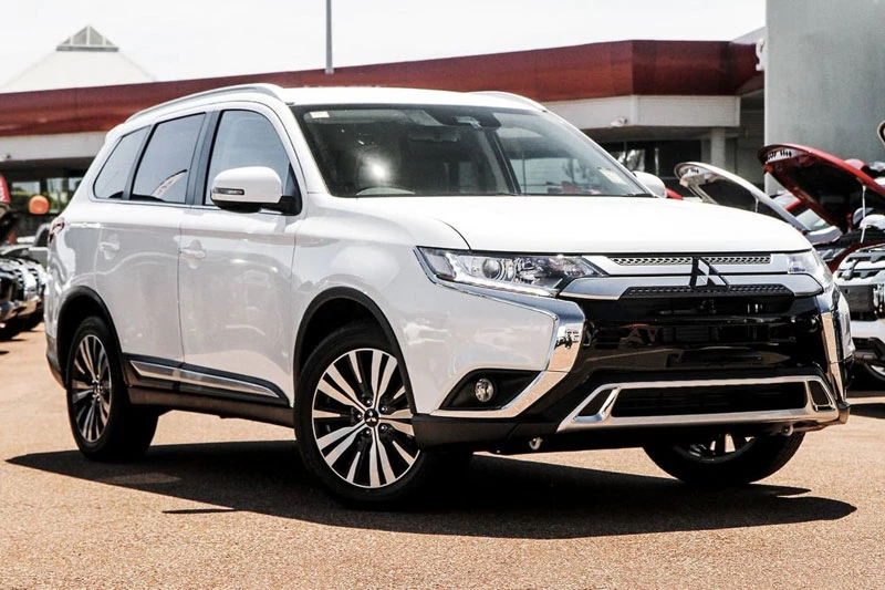 3. Mitsubishi Outlander 2020 (mức tiêu thụ nhiên liệu ở đường hỗn hợp: 10,5 lít/100 km, giá khởi điểm: 24.895 USD).