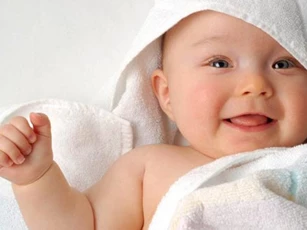 Trẻ có 4 dấu hiệu này chứng tỏ hệ tiêu hóa, gan thận hoạt động khỏe mạnh